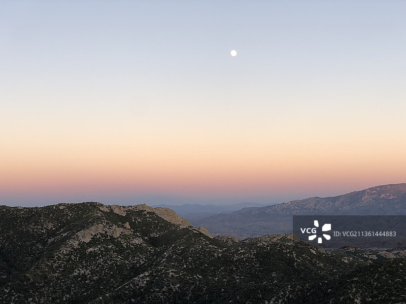 莱蒙山，美国亚利桑那州日落时分的山景图片素材