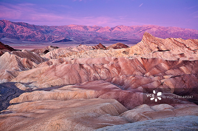 死亡谷国家公园 Zabriskie Point 黎明时分的壮丽景色图片素材