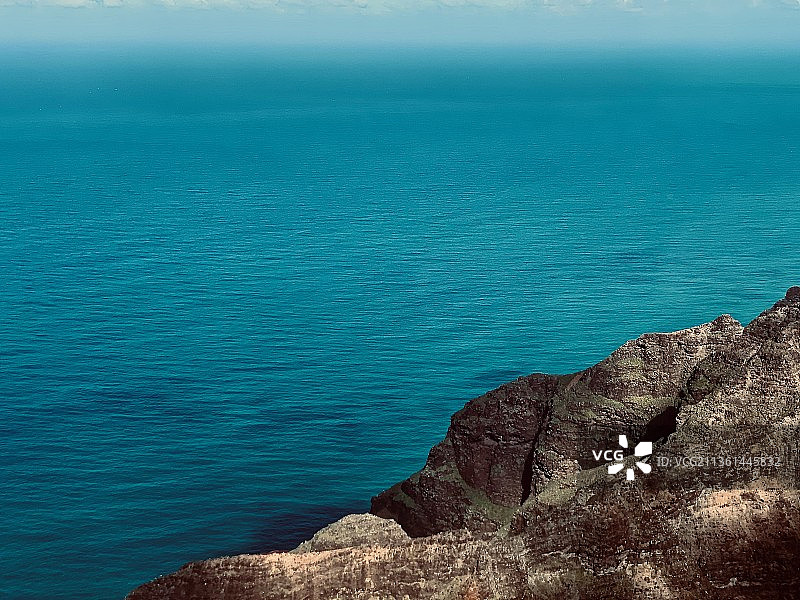 海边岩石的高角度景观图片素材