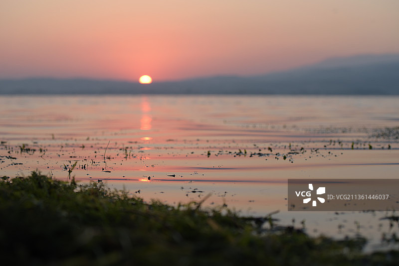 水面风光：土耳其布尔萨日落时分的海景图片素材