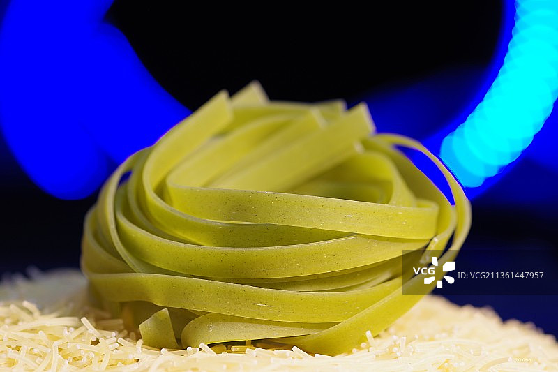 西班牙贝纳哈拉费：春天的餐桌美食图片素材