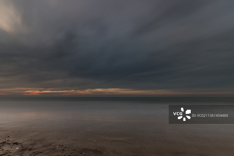 海景：壮丽天空下的海景图片素材