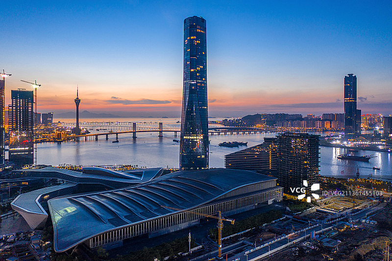 航拍视角下的珠海十字门商务区珠海中心日出风光图片素材