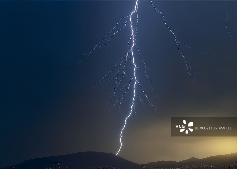 墨西哥帕丘卡德索托的日落风暴夜景图片素材