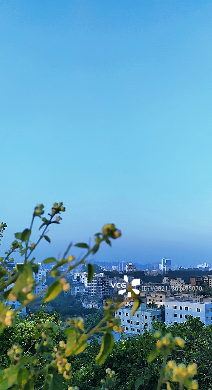 蓝色天空下的建筑物俯视图，孟加拉国吉大港图片素材