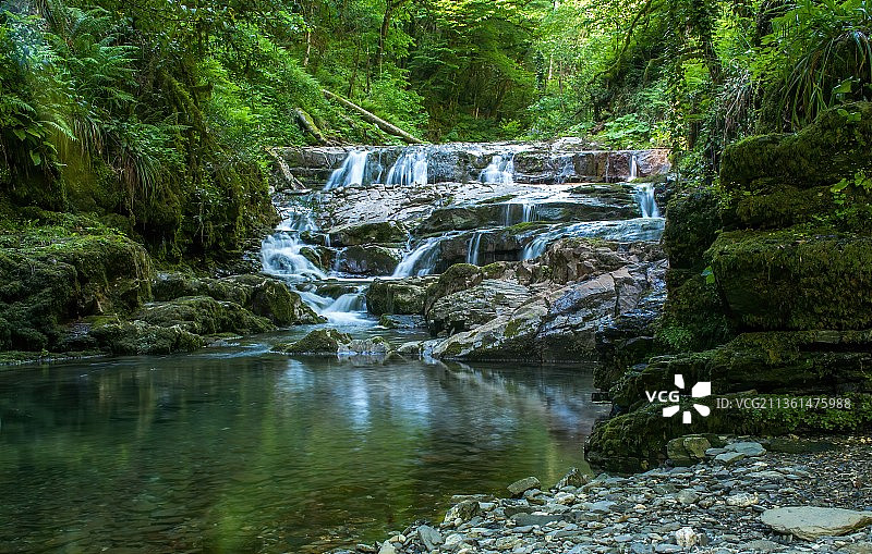 俄罗斯索契森林瀑布景色图片素材