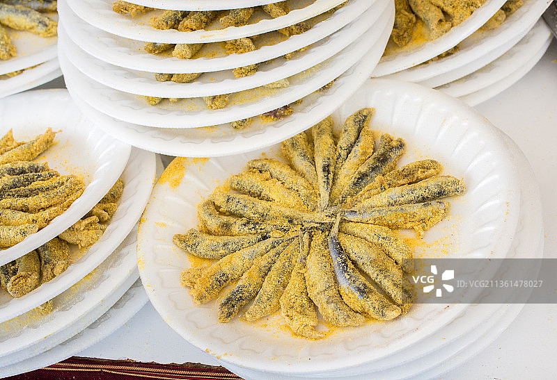 炸凤尾鱼盘子套装图片素材