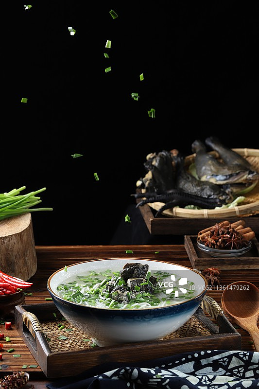 乌鸡米线 乌鸡抄手图片素材