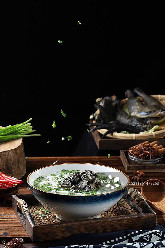乌鸡米线 乌鸡抄手图片素材