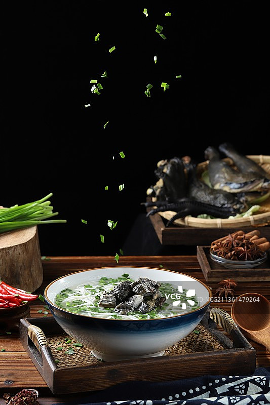 乌鸡米线 乌鸡抄手图片素材