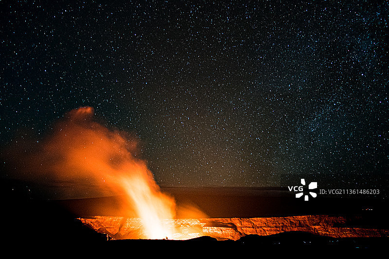 基拉韦厄卡特夜间，夜空下的景，夏威夷，美国，美国图片素材