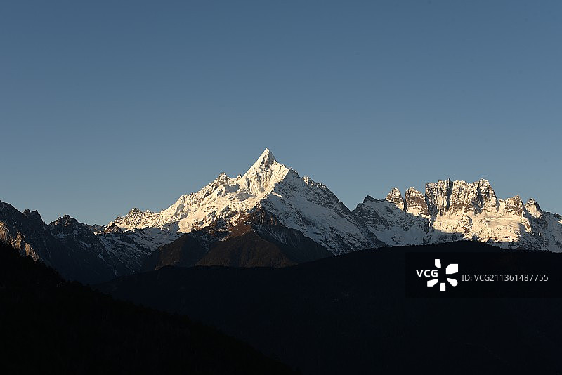 迪庆神湖 梅里雪山 香格里拉图片素材