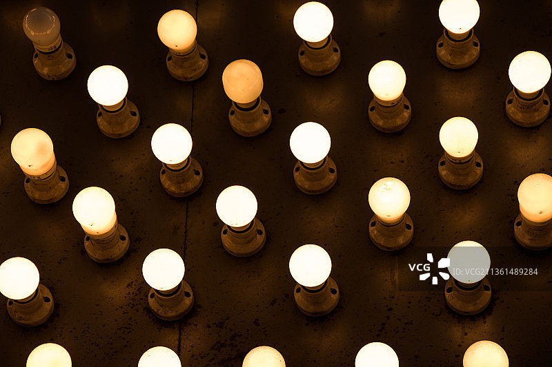 固定位置上的灯泡图片素材