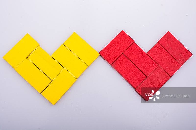 多米诺骨牌组成的太阳图片素材