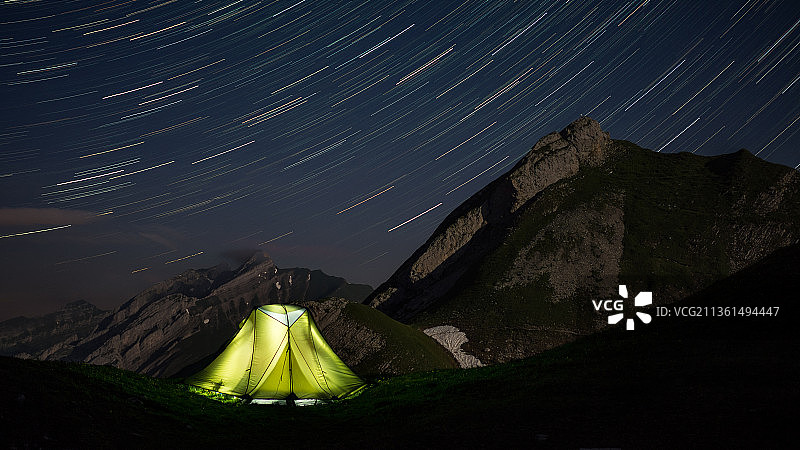 法国马尼戈夜间山景图片素材