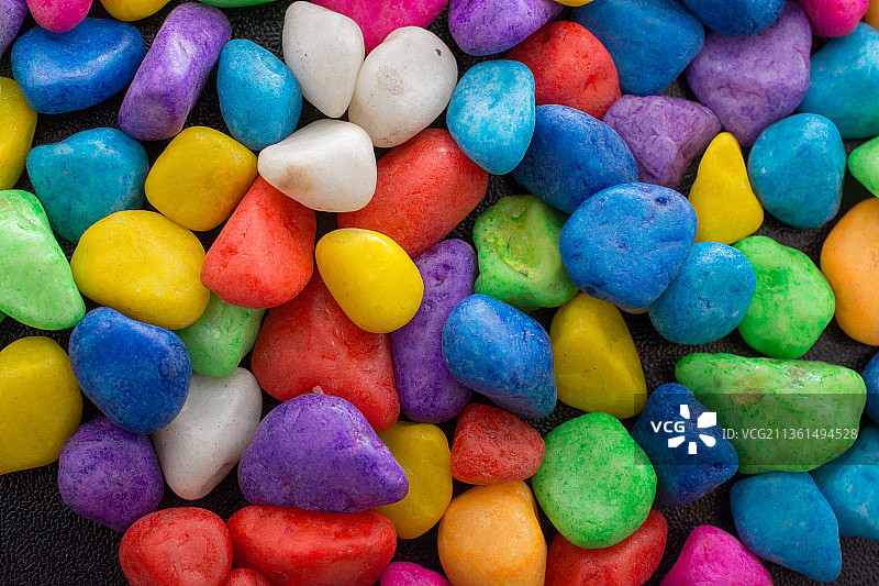 用彩色鹅卵石堆砌的石材背景图片素材