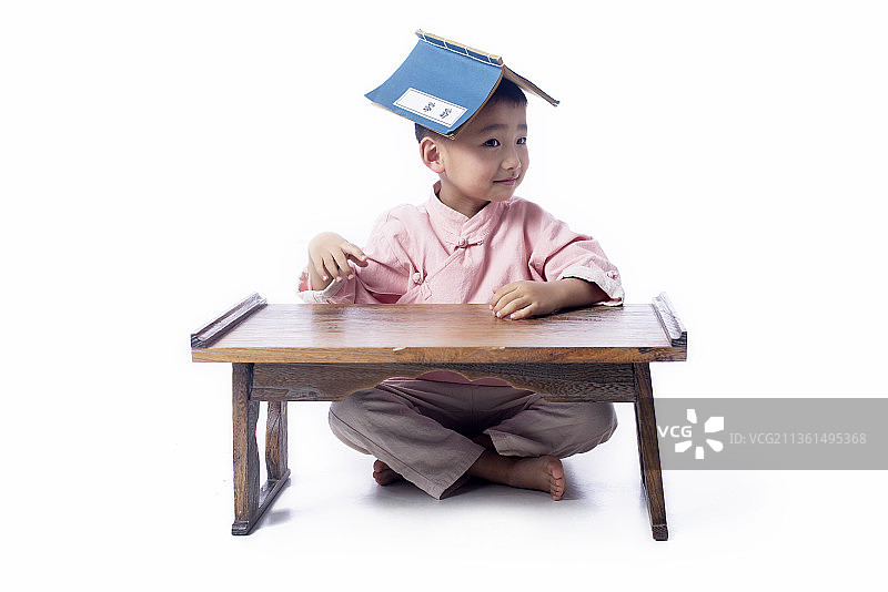 穿汉服的儿童图片素材