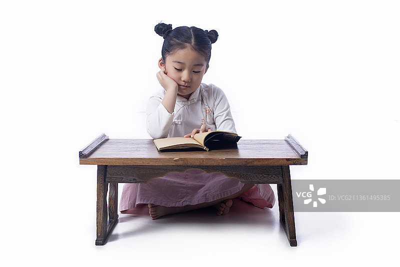 穿汉服的儿童图片素材