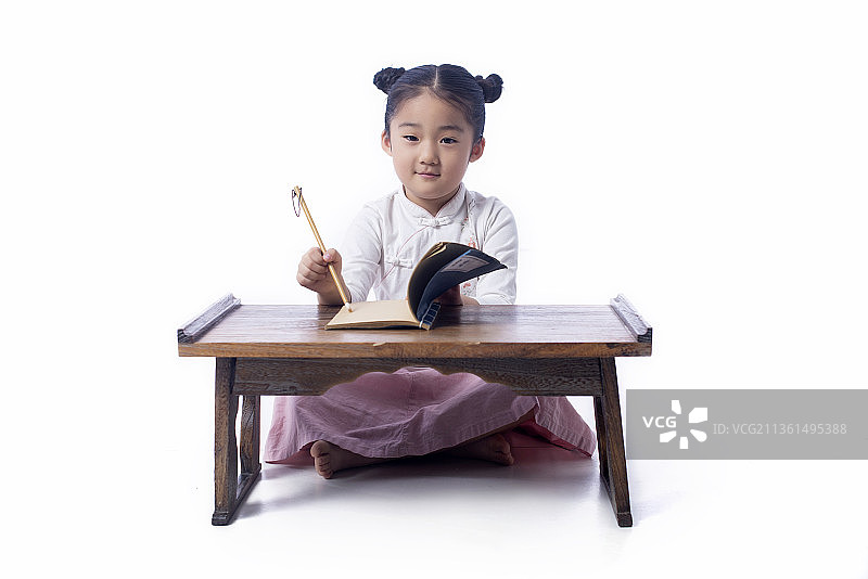 穿汉服的儿童图片素材