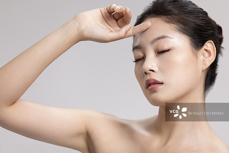 漂亮的年轻女子图片素材