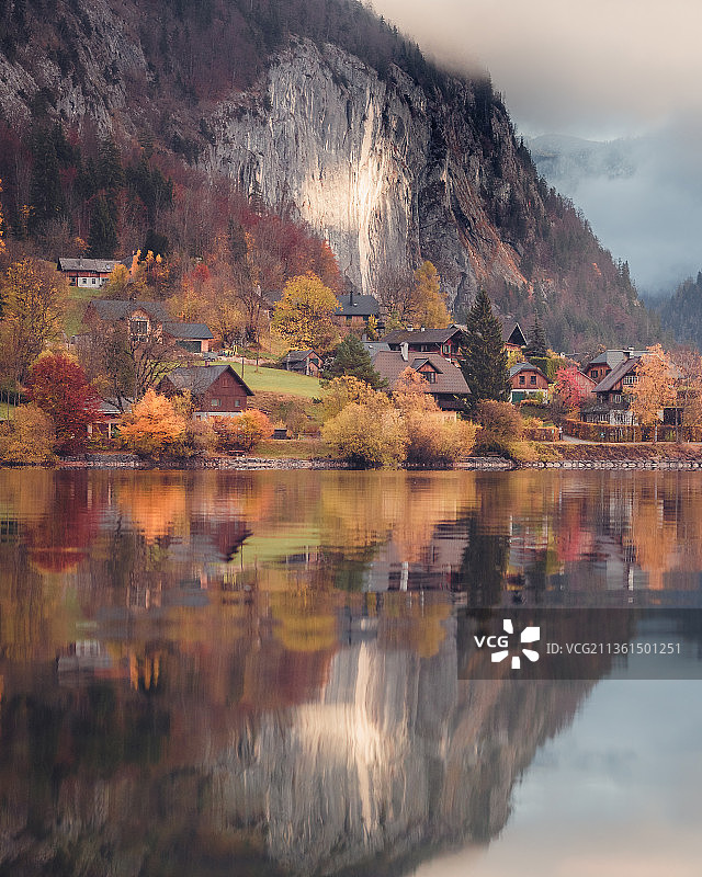 奥地利格伦德尔湖湖光山色美景图片素材