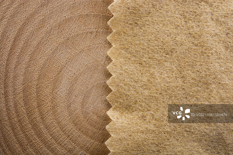 圆形薄木片和棕色纸巾图片素材