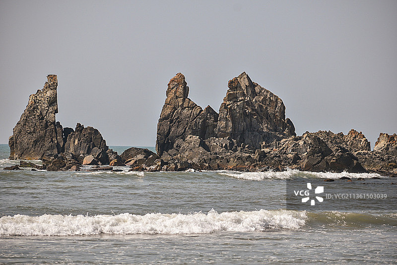 印度果阿邦阿拉姆博海滩岩石景观图片素材