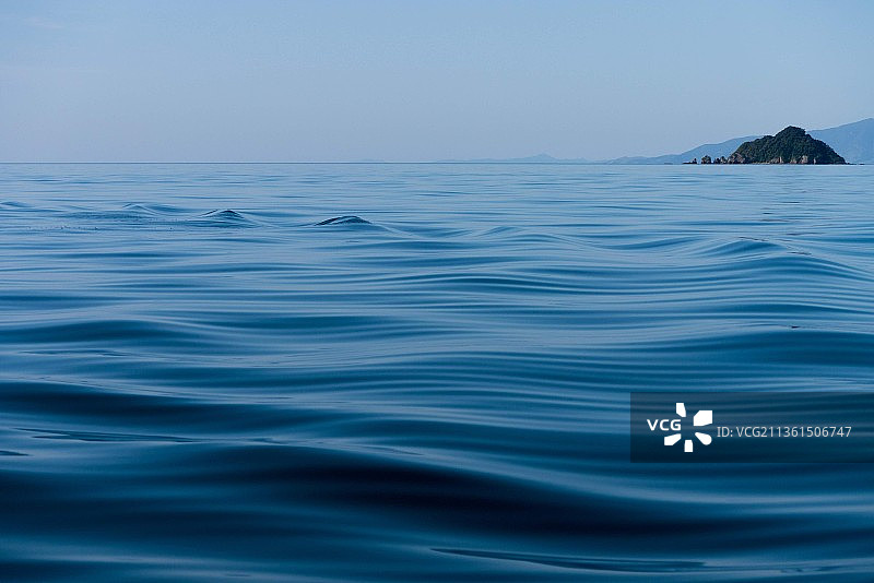 海天映衬的风景图片素材