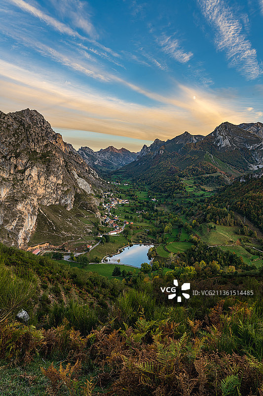拉戈山谷日落景观，西班牙阿斯图里亚斯图片素材