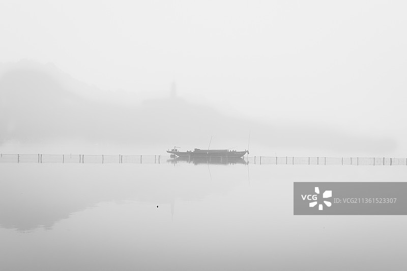 雾锁西湖图片素材