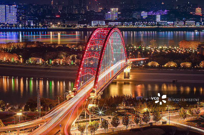 武汉市长江与汉江交汇处晴川桥夜景图片素材