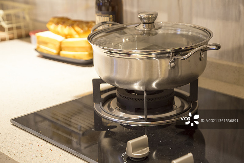 洁净的现代一体式厨房厨具设备图片素材