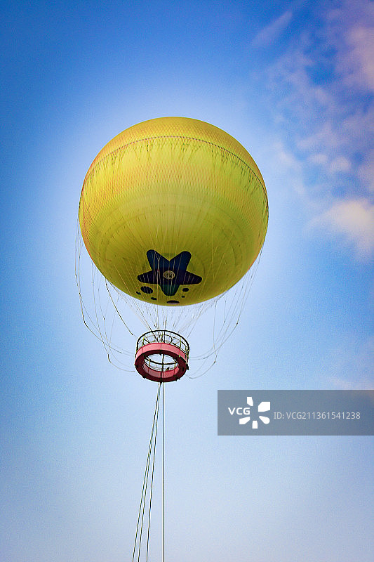 黄色气球图片素材