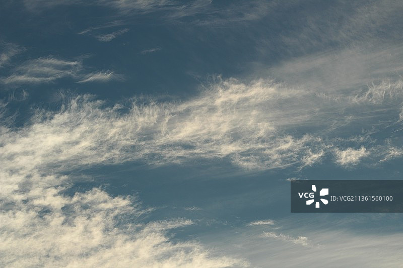 天空中云的低角度视图图片素材