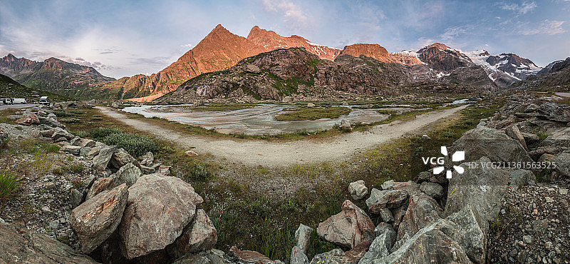 瑞士加德门苏斯滕山口落基山脉全景图片素材