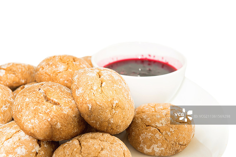 盘子里放着果酱蛋糕图片素材