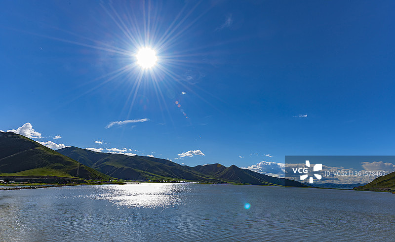 DSC_2184杲日当空的太阳湖图片素材