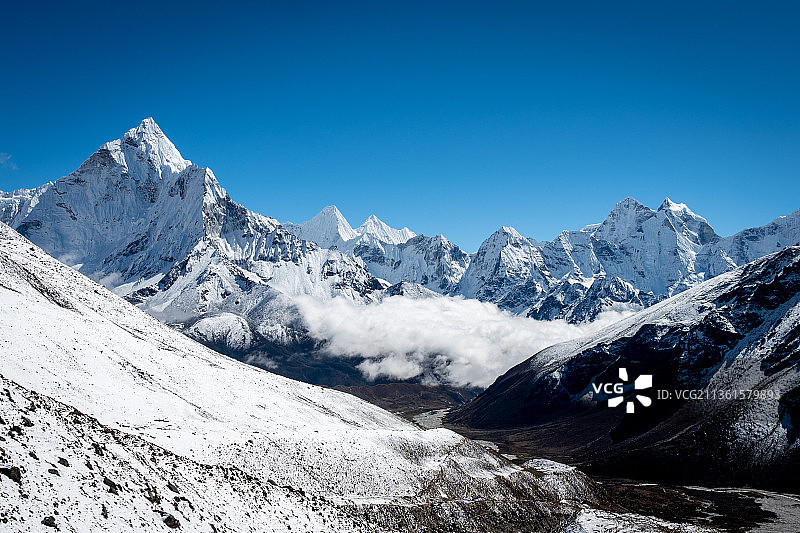 喜马拉雅山脉雪山风光（尼泊尔昆忠）图片素材