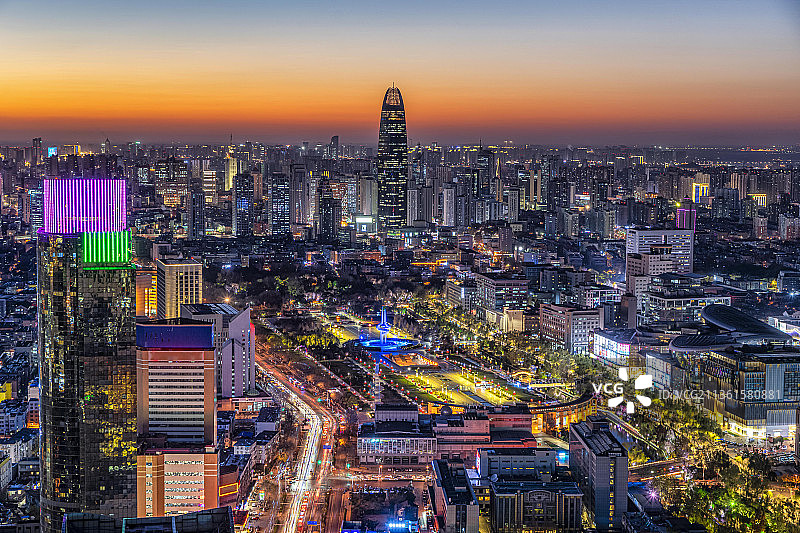 山东济南泉城广场绿地中心日落图片素材