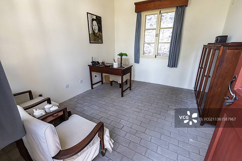 北京香山公园来青轩——周恩来同志办公居住地：邓颖超办公室图片素材