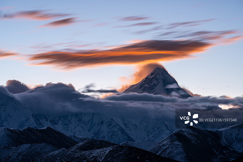 川西、雅哈垭口、子梅垭口、日照金山、贡嘎、蜀山之王、高原、中国最美雪山图片素材