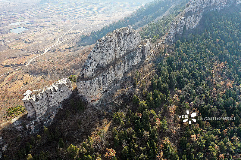 山东临沂平邑县峰奇石怪的曾子山图片素材