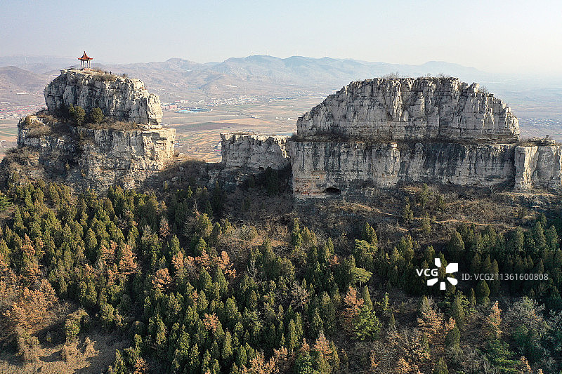 山东临沂平邑县峰奇石怪的曾子山图片素材
