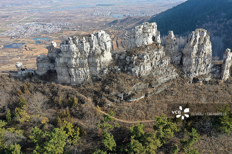 山东临沂平邑县峰奇石怪的曾子山图片素材