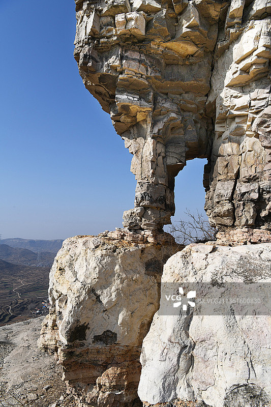 山东临沂平邑县峰奇石怪的曾子山图片素材