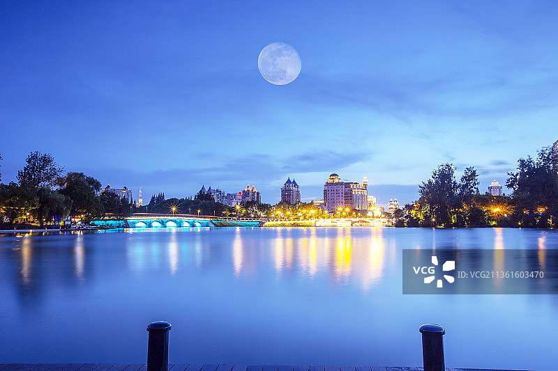 月是故乡明图片素材