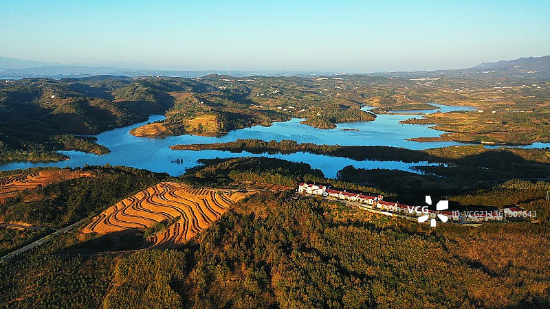 丹江口库区晨景如画图片素材