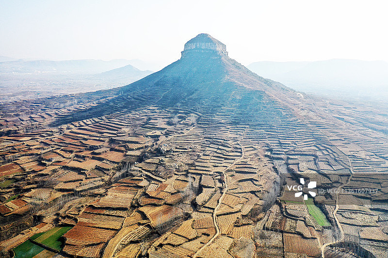 山东临沂山乡冬日梯田美景图片素材