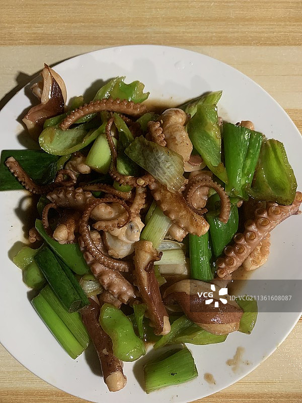 青岛黄岛路啤酒屋爆炒鱿鱼图片素材