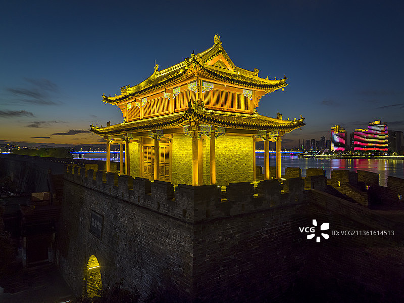 航拍襄阳古城景区临汉门城楼汉江城市夜晚风光图片素材
